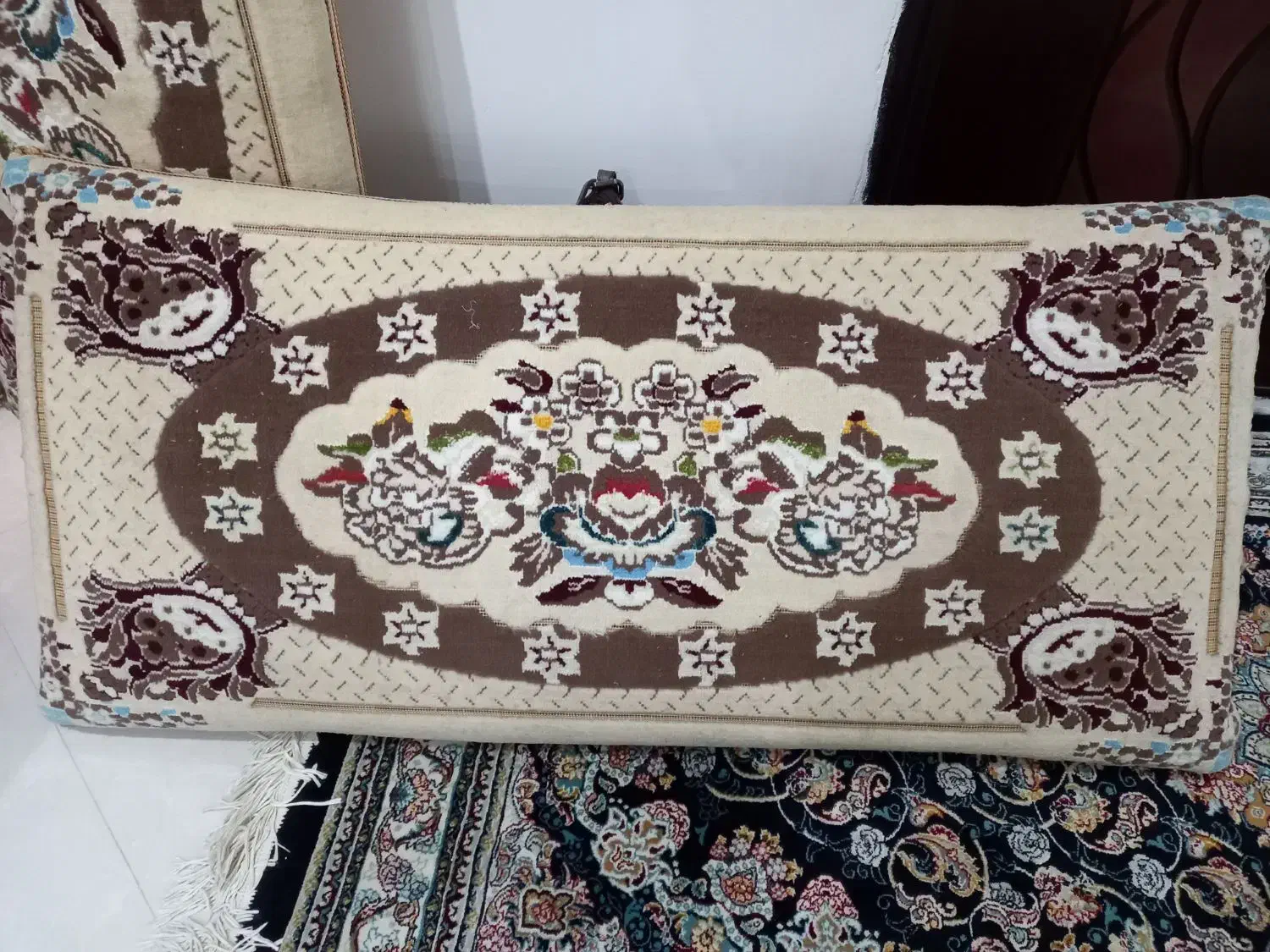 پشتی|پشتی|مشهد, مصلی (کارمندان اول)|دیوار