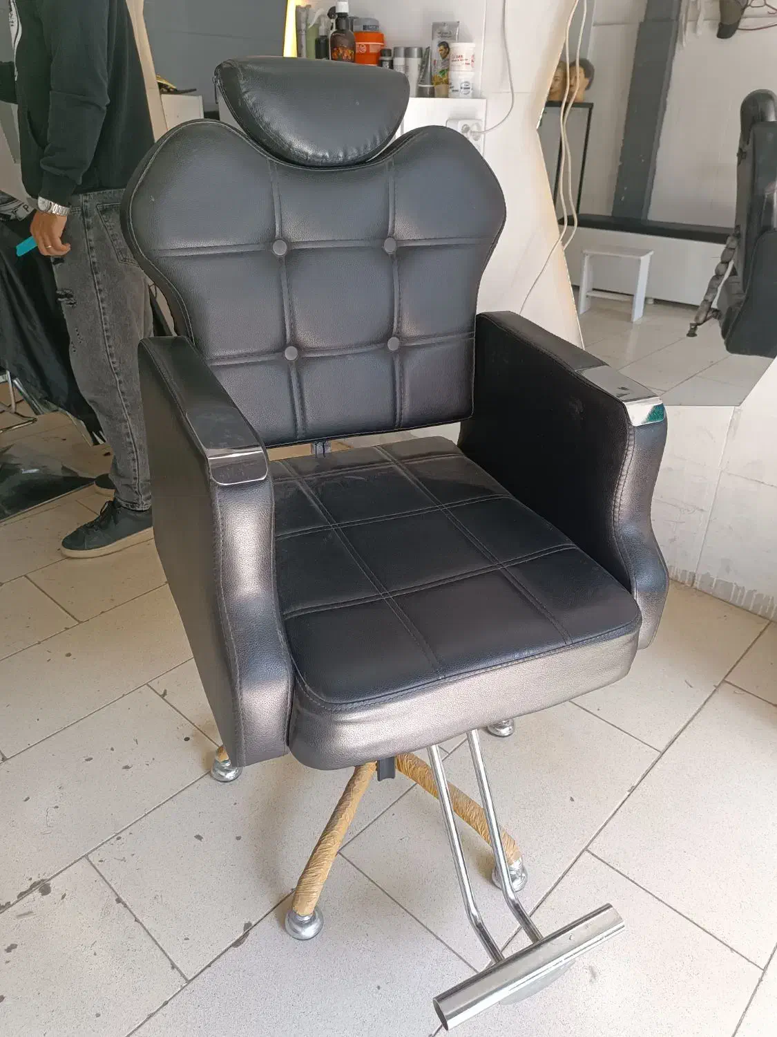 صندلی اصلاح آرایشگاه مردانه|آرایشگاه و سالنهای زیبایی|باخزر, |دیوار