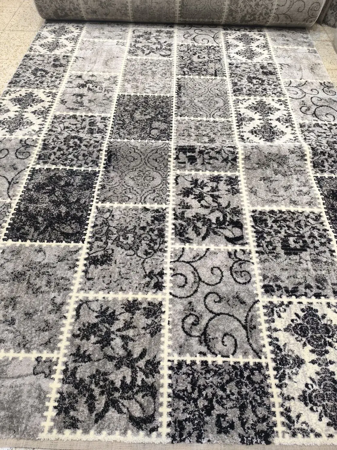 فرش فانتزی چارخونه فروشگاه تندیس ۲۱۷۲|فرش|قم, شاه ابراهیم|دیوار