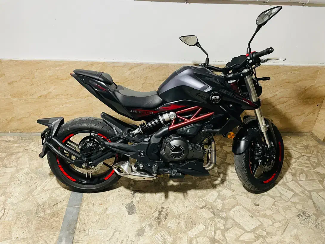 بنلی کیوجی جفت سیلندر|موتورسیکلت|فومن, |دیوار