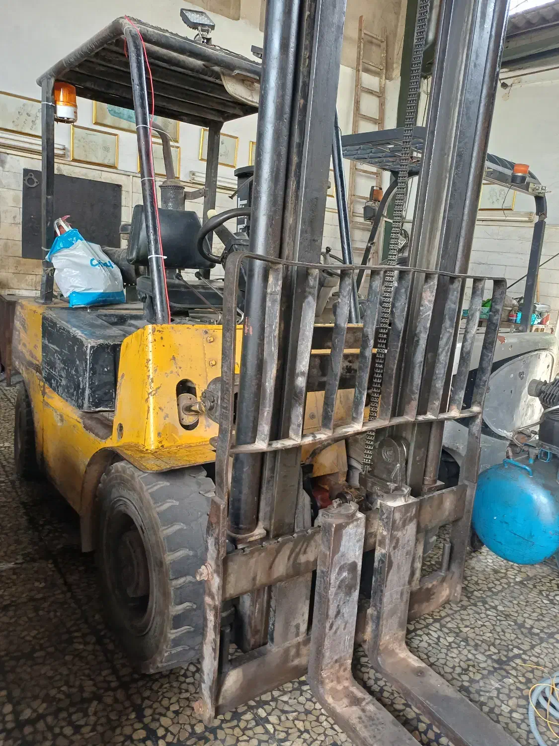 اجاره ماهانه لیفتراک ۳ تن دیزلی سهند|ماشین‌آلات صنعتی|رشت, کوی جام جم|دیوار