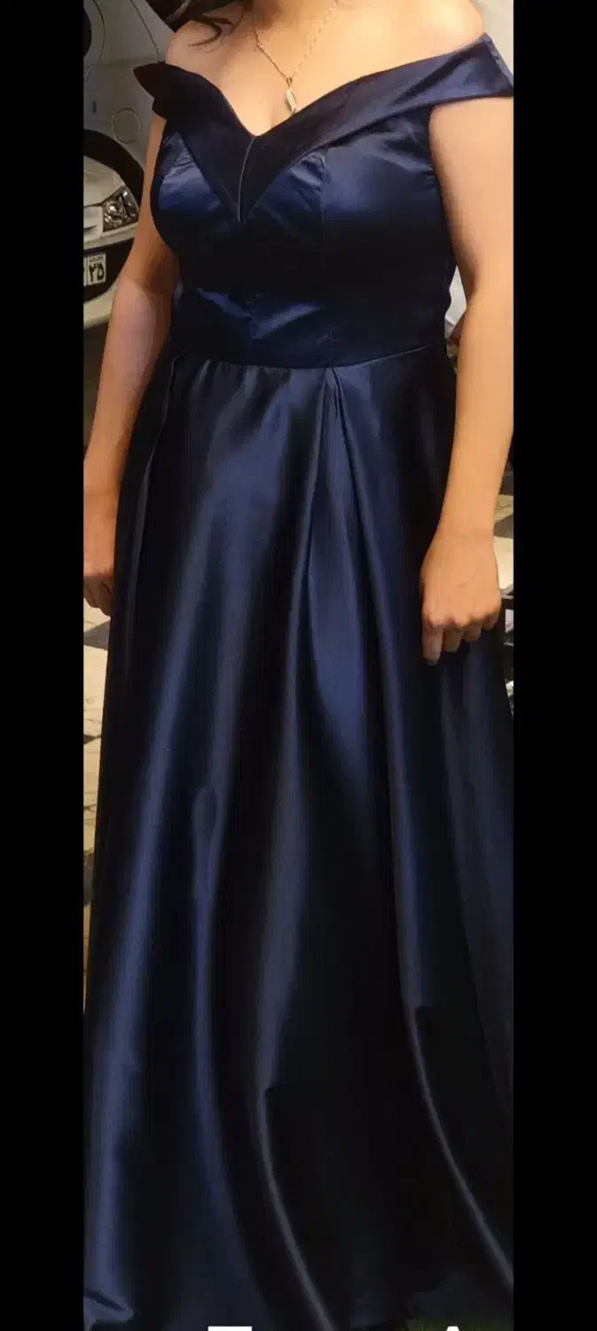 پیراهن|لباس|میانه, |دیوار