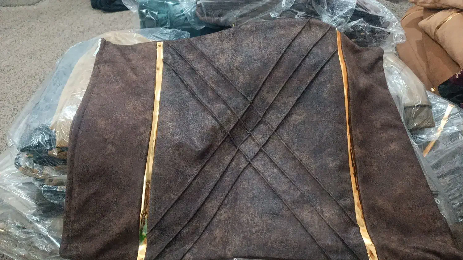 روبالشتی مخمل|رختخواب، بالش، پتو|شوش, |دیوار