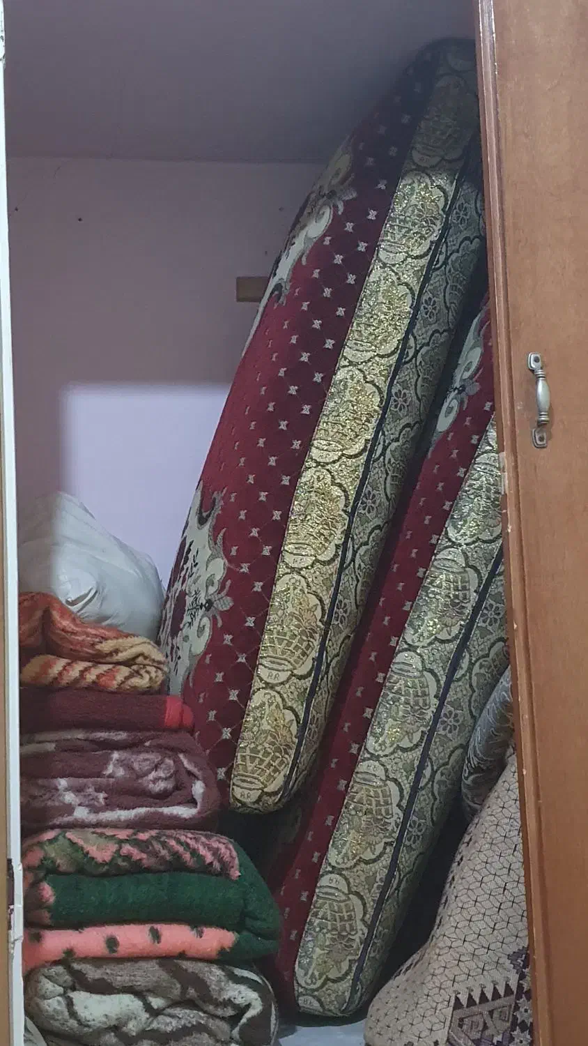 پشتی دو نفره|پشتی|شاهین‌شهر, فردوسی|دیوار