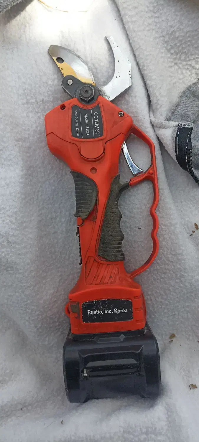 قیچی شارژی روستک 832پلاس. قیمت 13ملیون|ابزارآلات|اشنویه, |دیوار