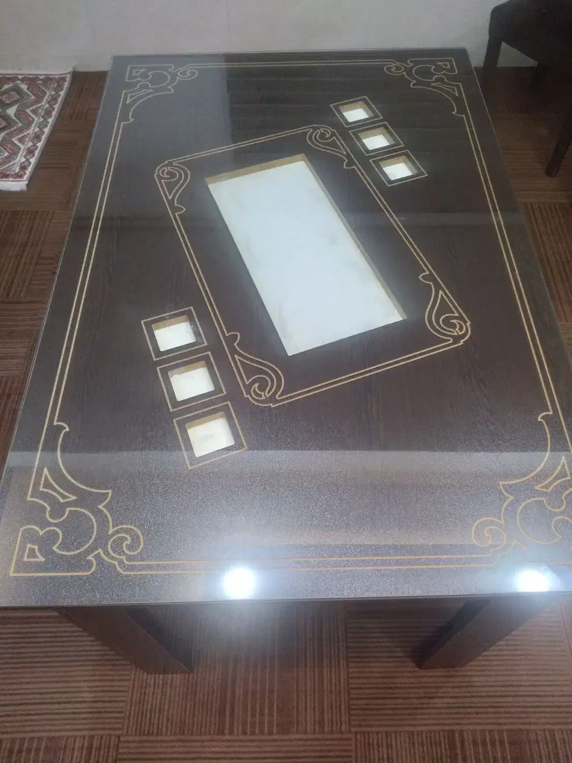 فروش میز ناهار خوری ۴ نفره.فقط میز موجود می باشد.|میز و صندلی غذاخوری|سیاهکل, |دیوار