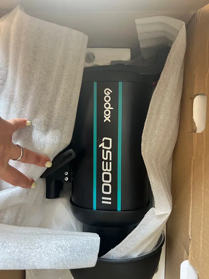 فلش آتلیه‌ای Godox/ QS300II با سه پایه و سافت باکس|دوربین عکاسی و فیلم‌برداری|تهران, محمودیه|دیوار