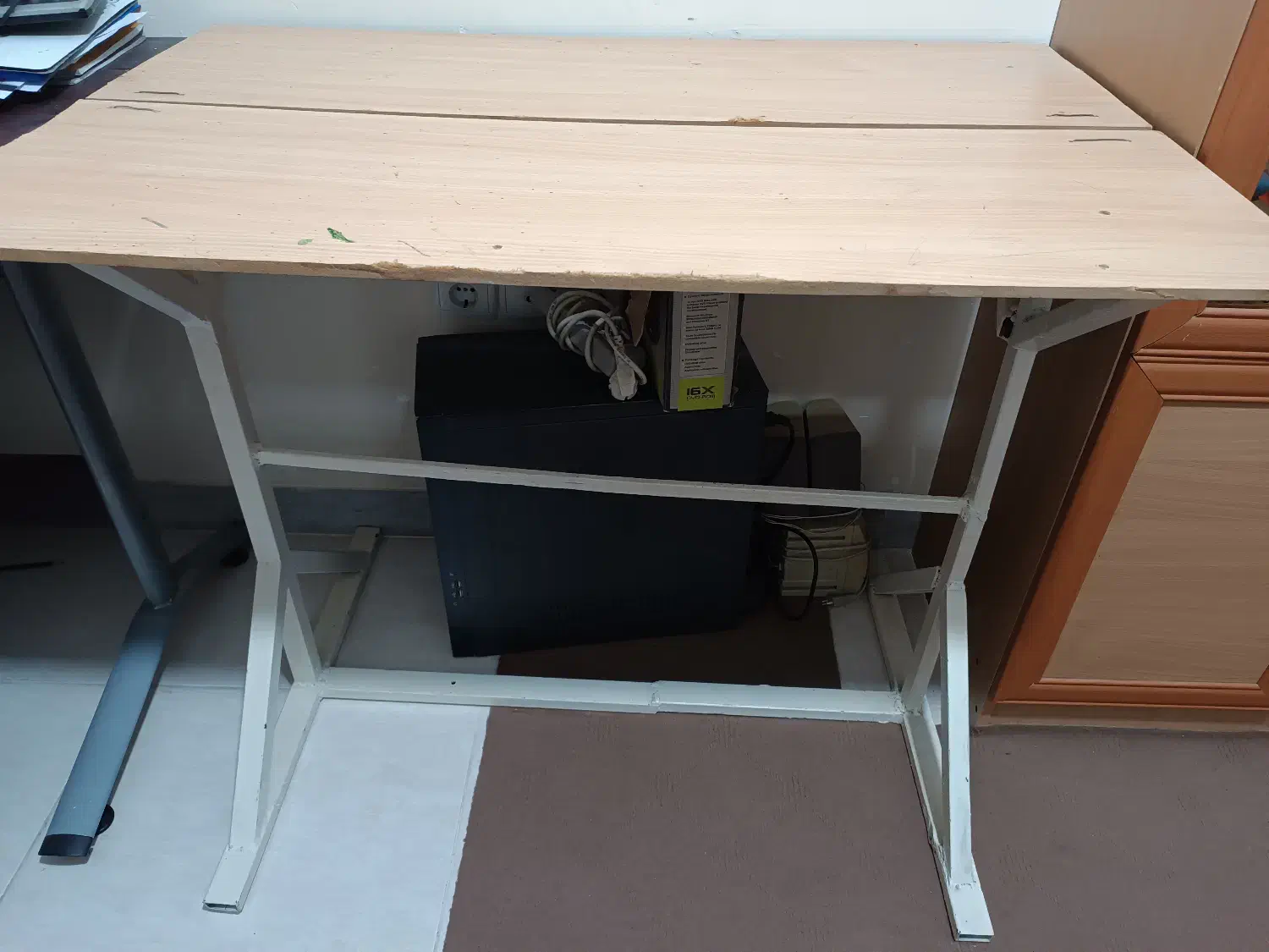 میز آهنی محکم|میز و صندلی غذاخوری|کنارک, |دیوار