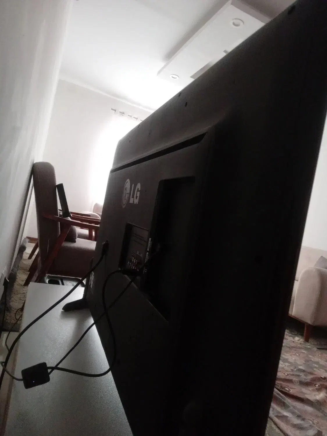 تلوزیون ۴۳ ال جی|تلویزیون و پروژکتور|پرند, فاز ۴|دیوار