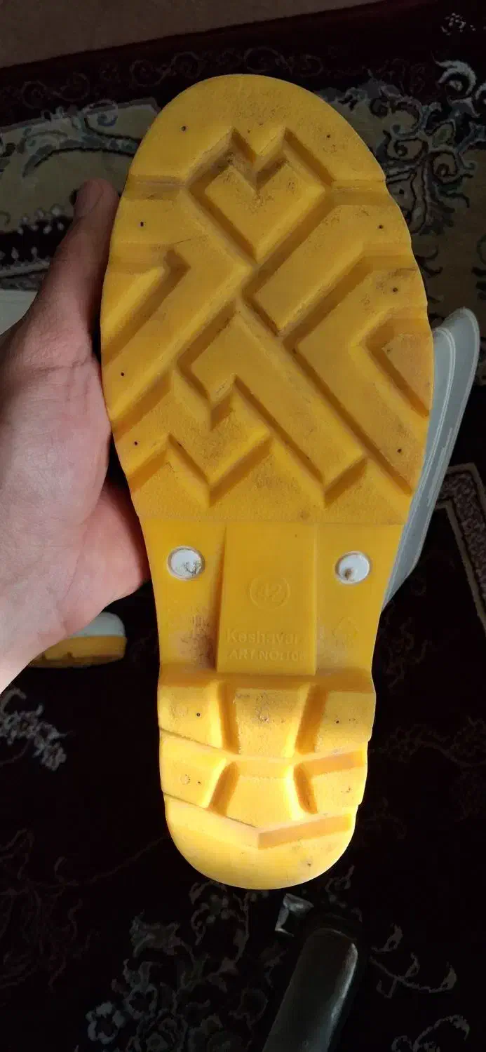 چکمه|کیف، کفش، کمربند|اصفهان, خانه اصفهان|دیوار