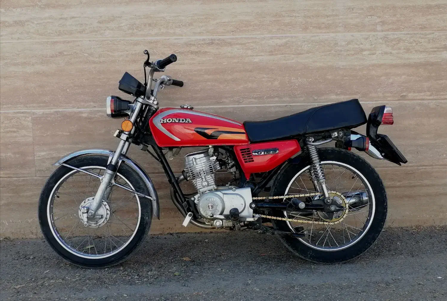 موتور هوندا تمیز مدل 88 پلاک قدیم، مدارک تکمیل|موتورسیکلت|آباده, |دیوار