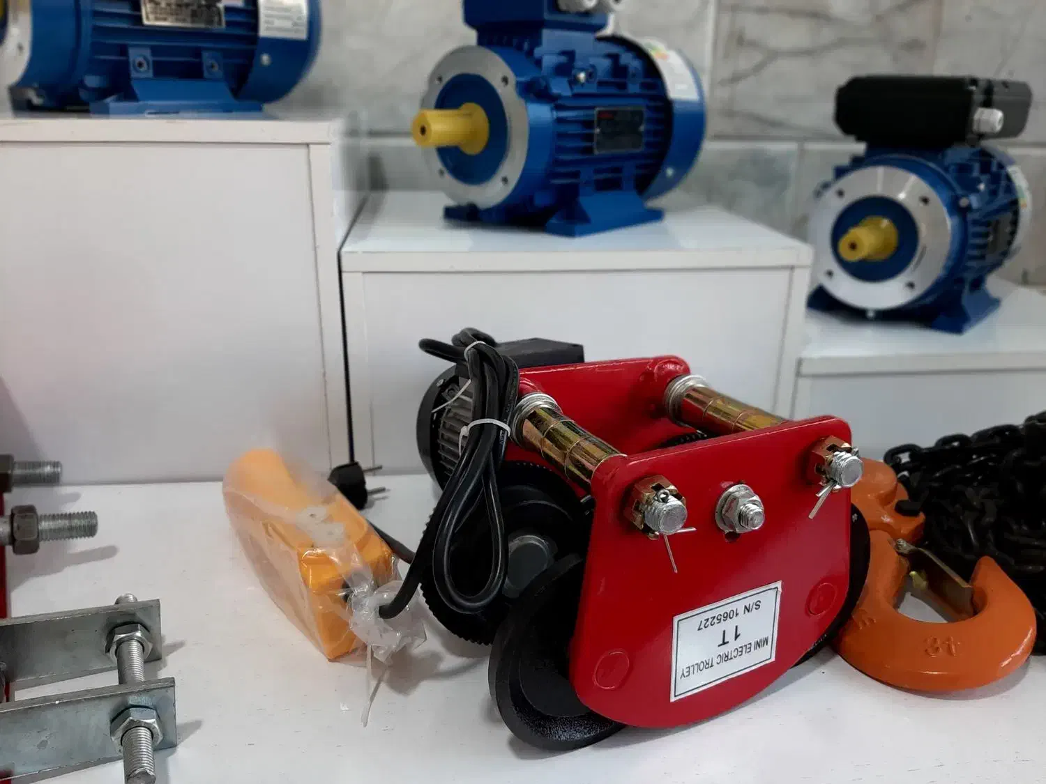 وینچ تکفاز بالابر جرثقیل سقفی بالابر هیدرولیک|ماشینآلات صنعتی|تهران, آذری|دیوار