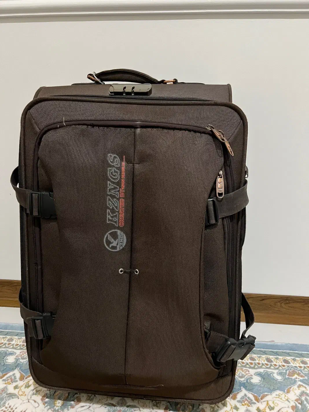 چمدان سایز متوسط|کیف، کفش، کمربند|بیرجند, |دیوار