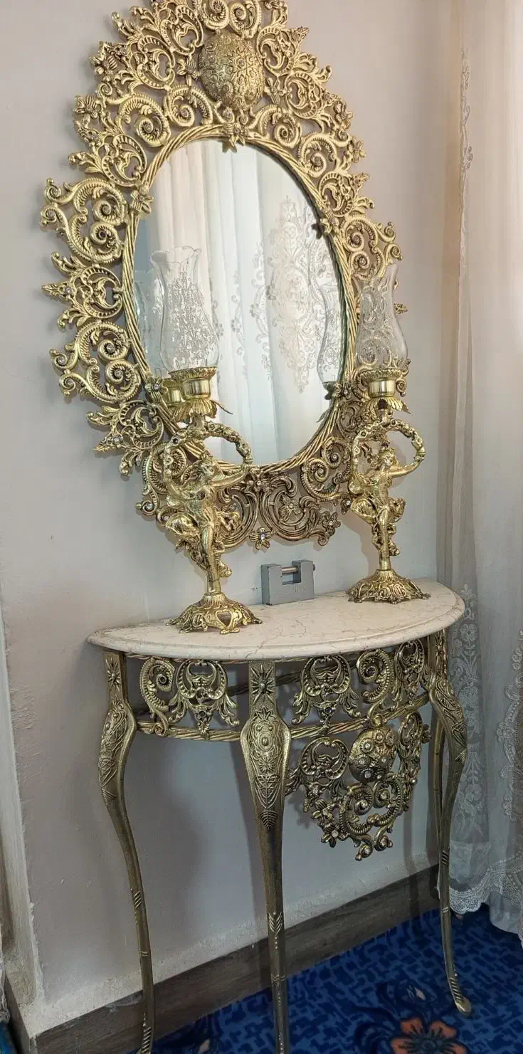 آیینه و شمعدان|آینه|رباط‌کریم, نصیرشهر|دیوار