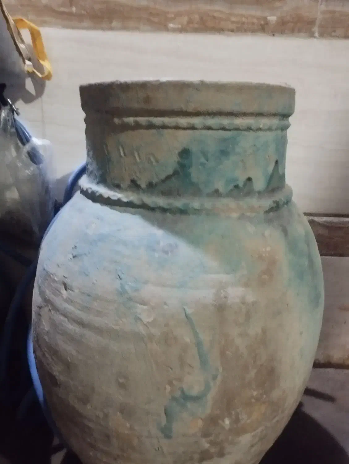 کوزه بزرگ قدیمی|کلکسیون اشیاء عتیقه|کاشان, مصلی|دیوار