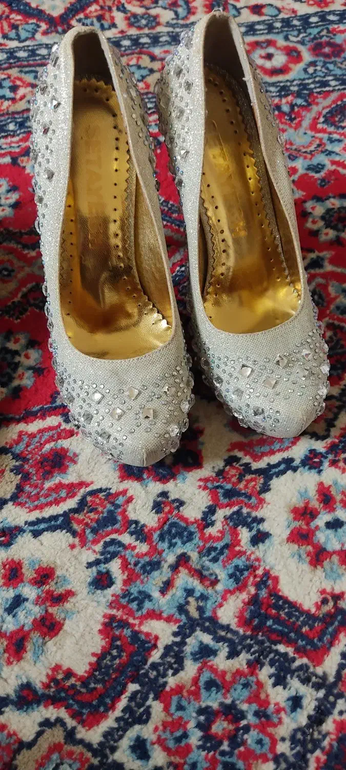 دو عدد کفش مجلسی زنانه شماره 38|کیف، کفش، کمربند|رشت, حافظ آباد|دیوار