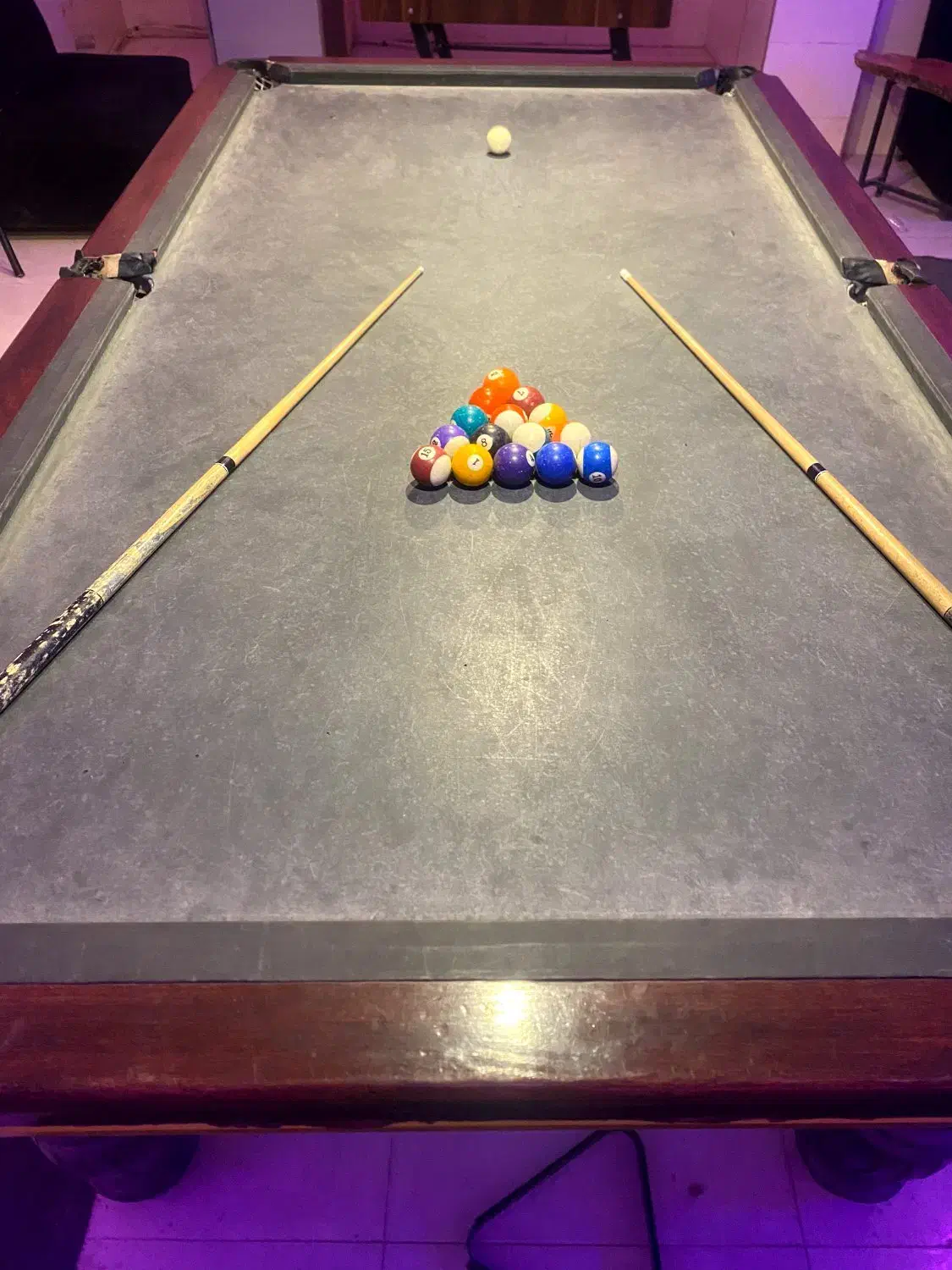 میز بیلیارد|ورزشهای توپی|شیراز, بید زرد|دیوار