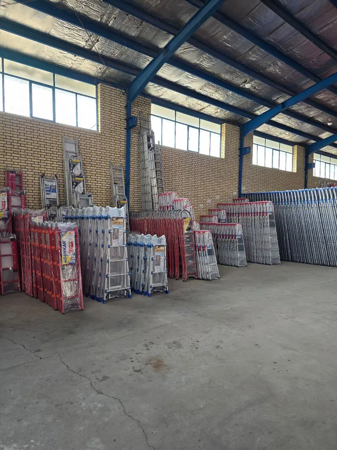 نردبان آیرون|ابزارآلات|کرج, شهرک بنفشه|دیوار