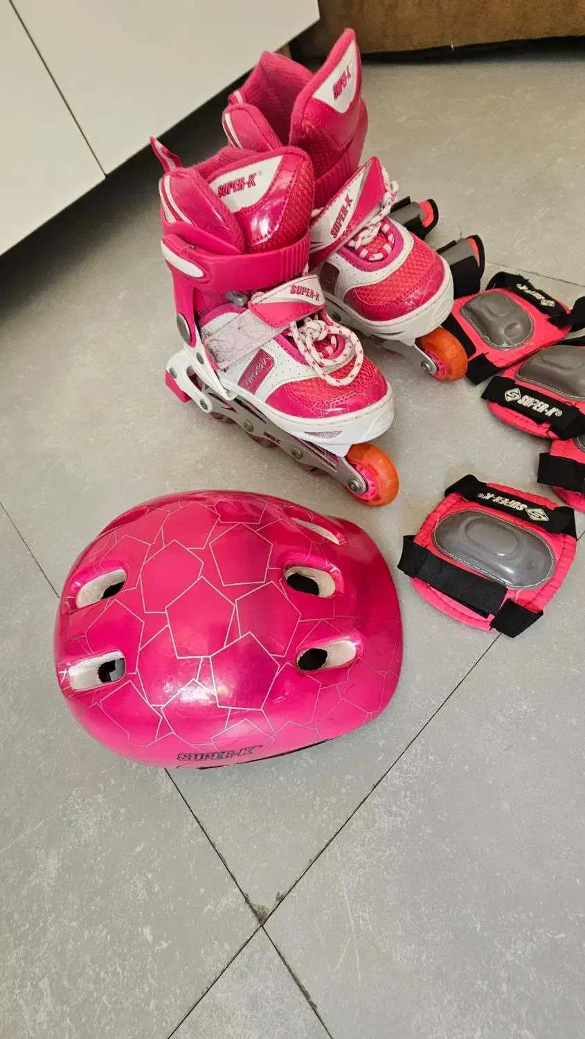 کفش اسکیت دخترانه با تجهیزات کامل|دوچرخه، اسکیت، اسکوتر|بیرجند, |دیوار