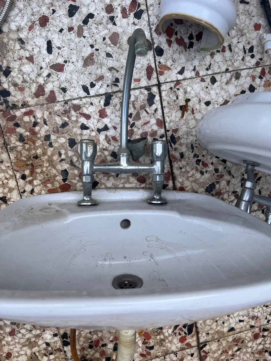 روشویی وتوالت فرنگی|لوازم سرویس بهداشتی|گنبد کاووس, |دیوار