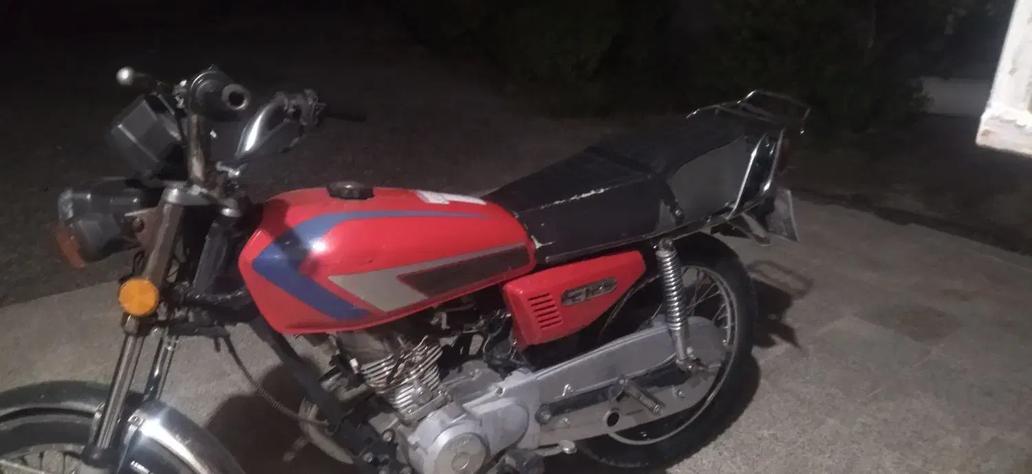 طاها|موتورسیکلت|قلعه گنج, |دیوار