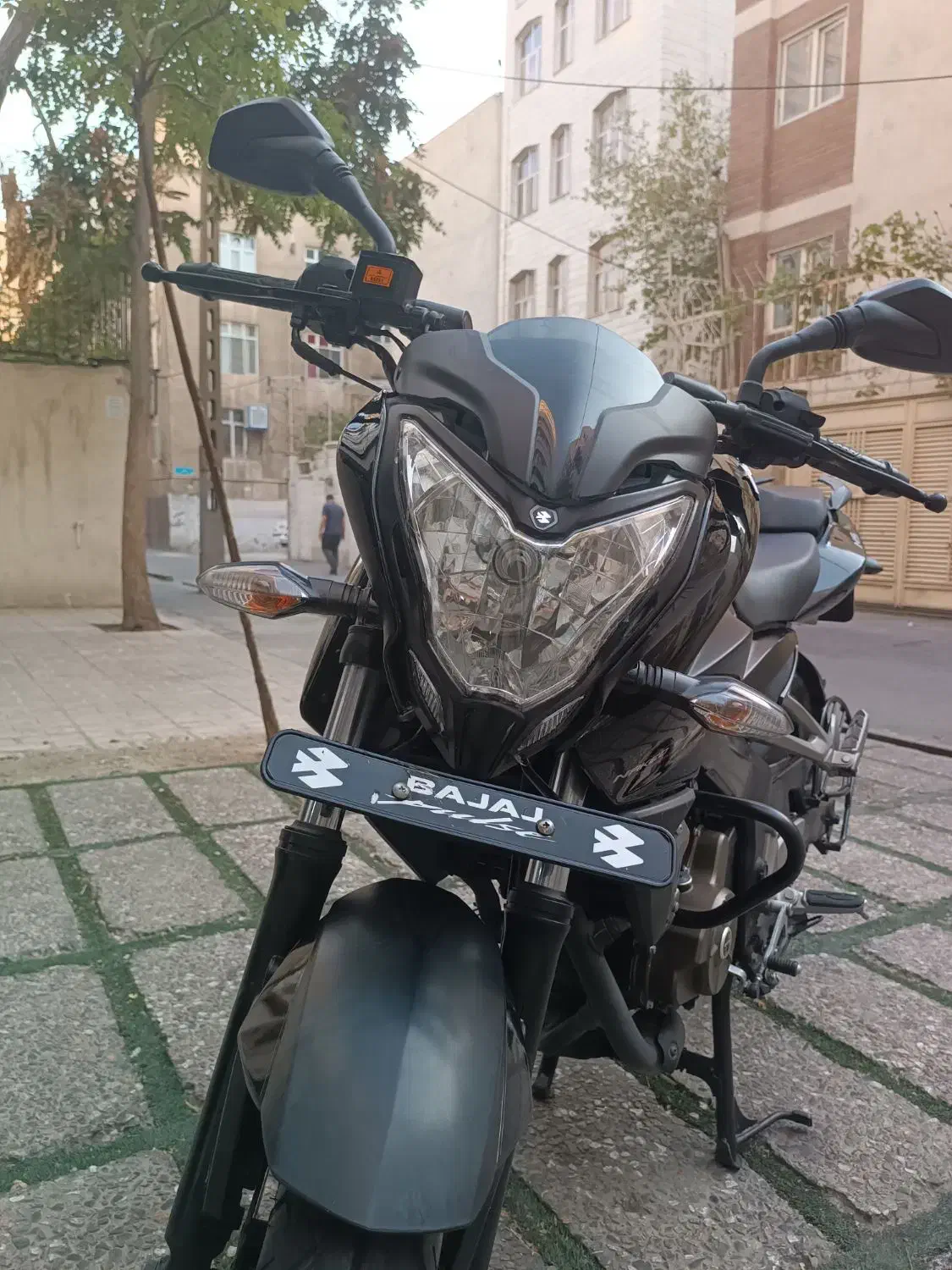 ns200 انژکتور  سری اول کلکسیونی مشکی تک|موتورسیکلت|تهران, شارق|دیوار
