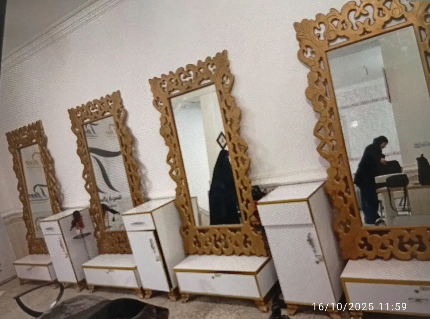 آینه و کنسول آرایشگاه و صندلی اصلاح|آرایشگاه و سالن‌های زیبایی|خورموج, |دیوار