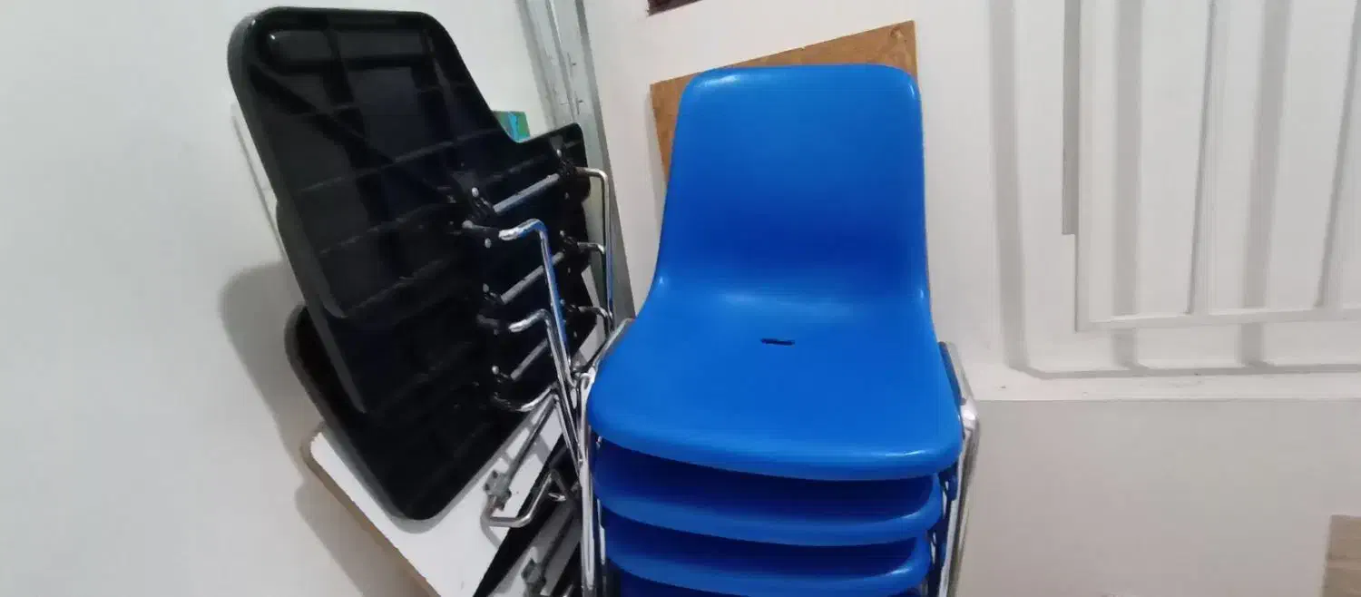 صندلی دانشجویی کاملا در حد نو|مبلمان اداری|رشت, هلال احمر|دیوار