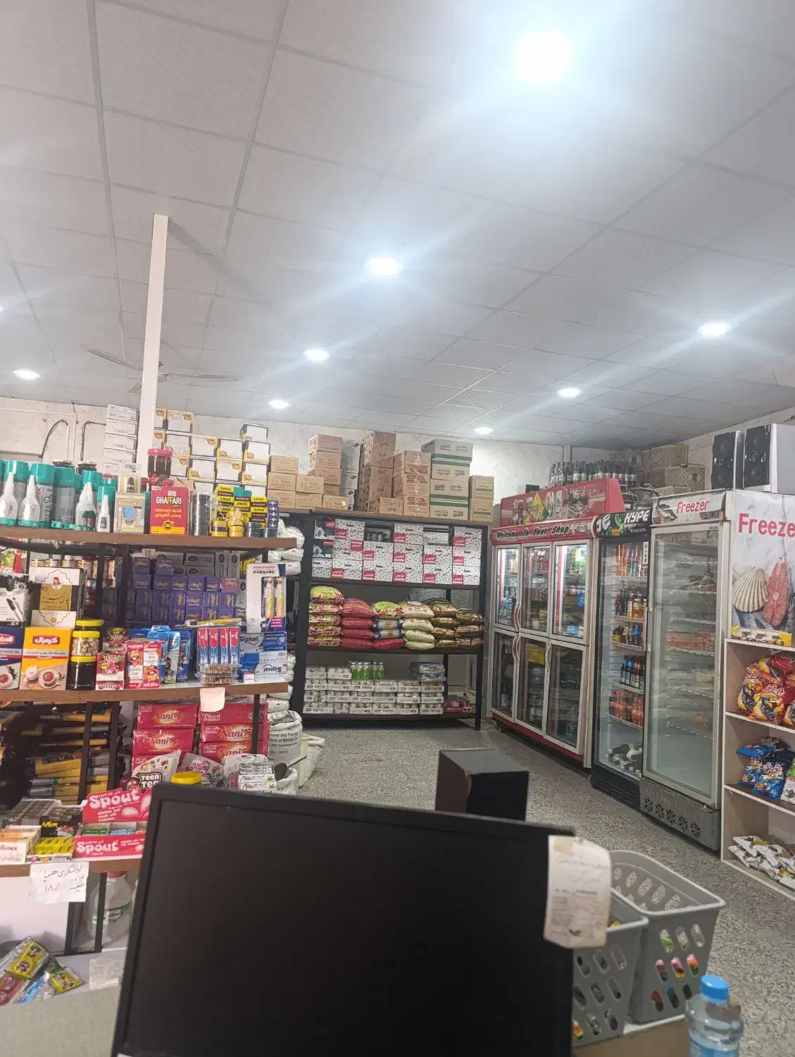 نیازمند نیروی خانم/آقا جهت کار در فروشگاه غذایی|استخدام بازاریابی و فروش|فسا, |دیوار