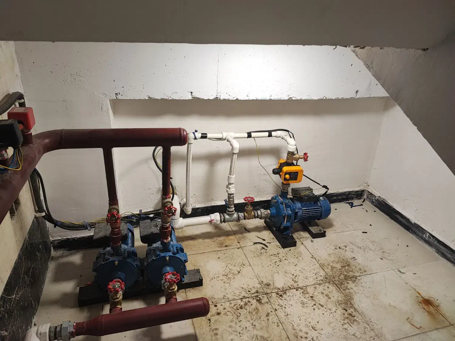 لوله کشی و برق|خدمات پیشه و مهارت|هشتگرد, شهرک گلها|دیوار