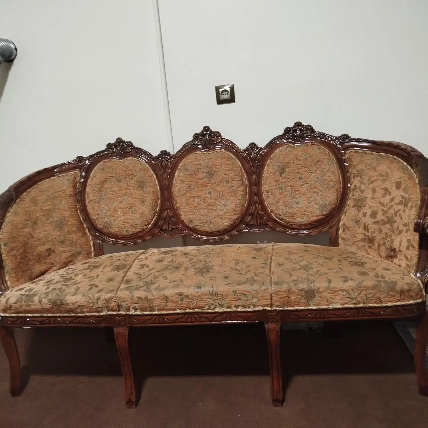 فروش مبل سلطنتی سه نفره|مبلمان خانگی و میز عسلی|الشتر, |دیوار