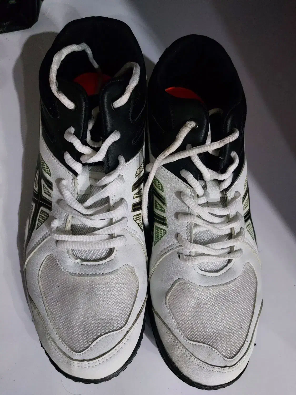 کفش والیبال|کیف، کفش، کمربند|خرم‌آباد (تنکابن), |دیوار