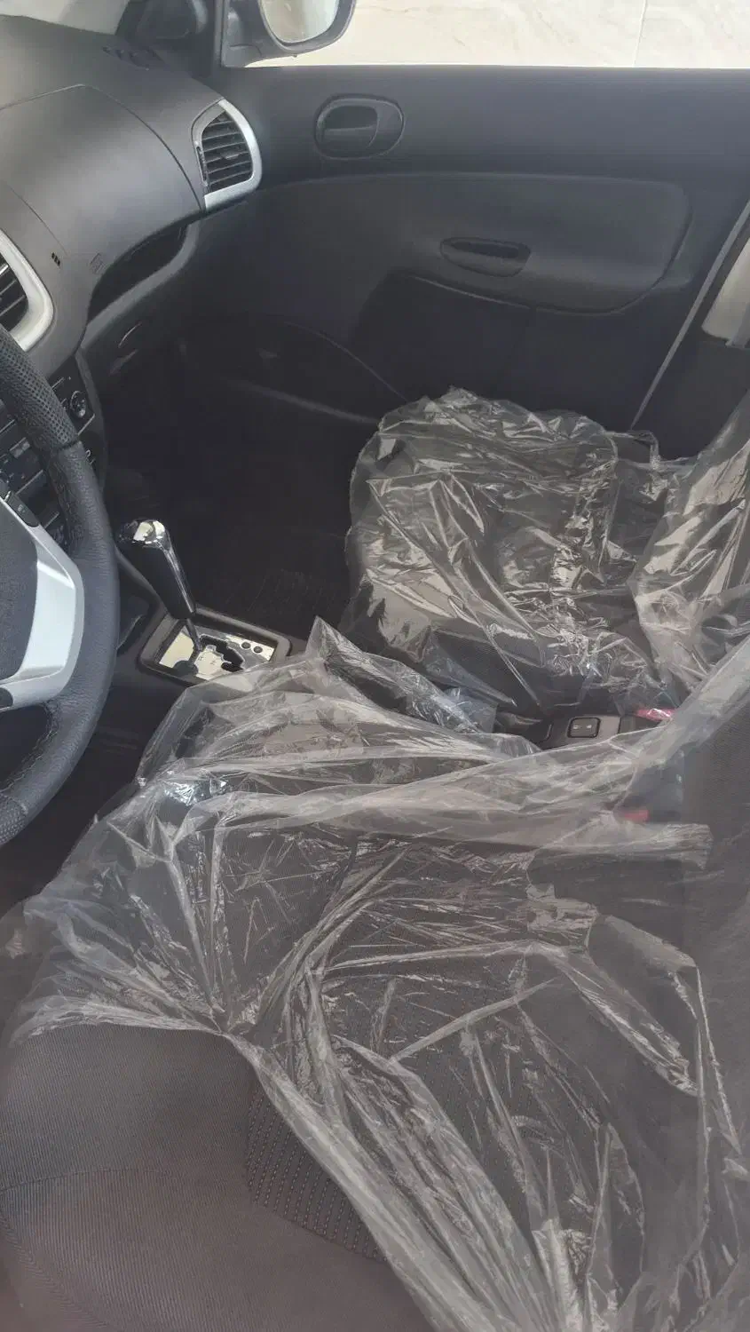 ۲۰۷اتومات سقف فلزبرج۶سفید|خودرو سواری و وانت|اصفهان, هفتون|دیوار