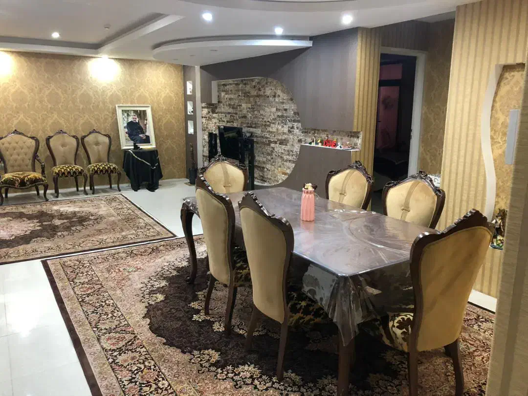 مبل کلاسیک هشت نفره و غذا خوری شش نفره|مبلمان خانگی و میز عسلی|اهواز, کوی نفت|دیوار