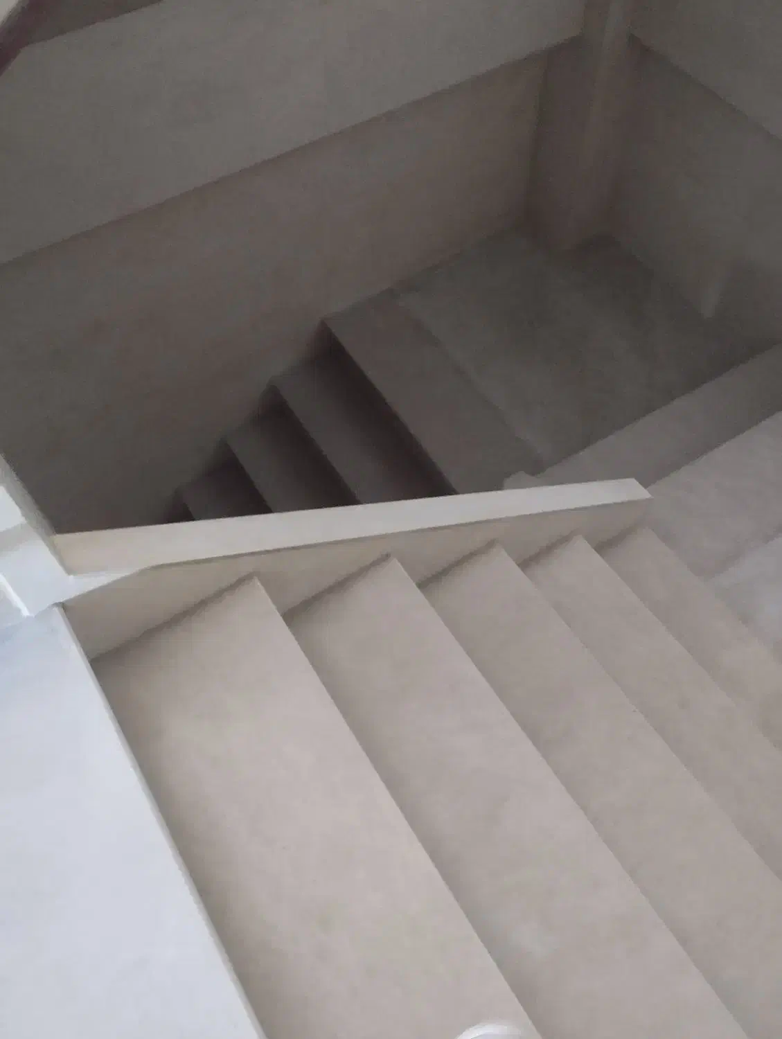 کاشی کاری طرح جدید دور پله های ساختمان|خدمات پیشه و مهارت|باغستان, |دیوار