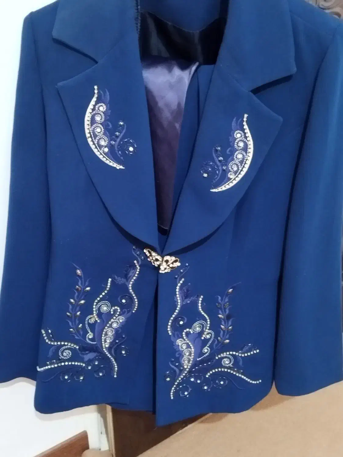 کت ودامن|لباس|اسفراین, |دیوار