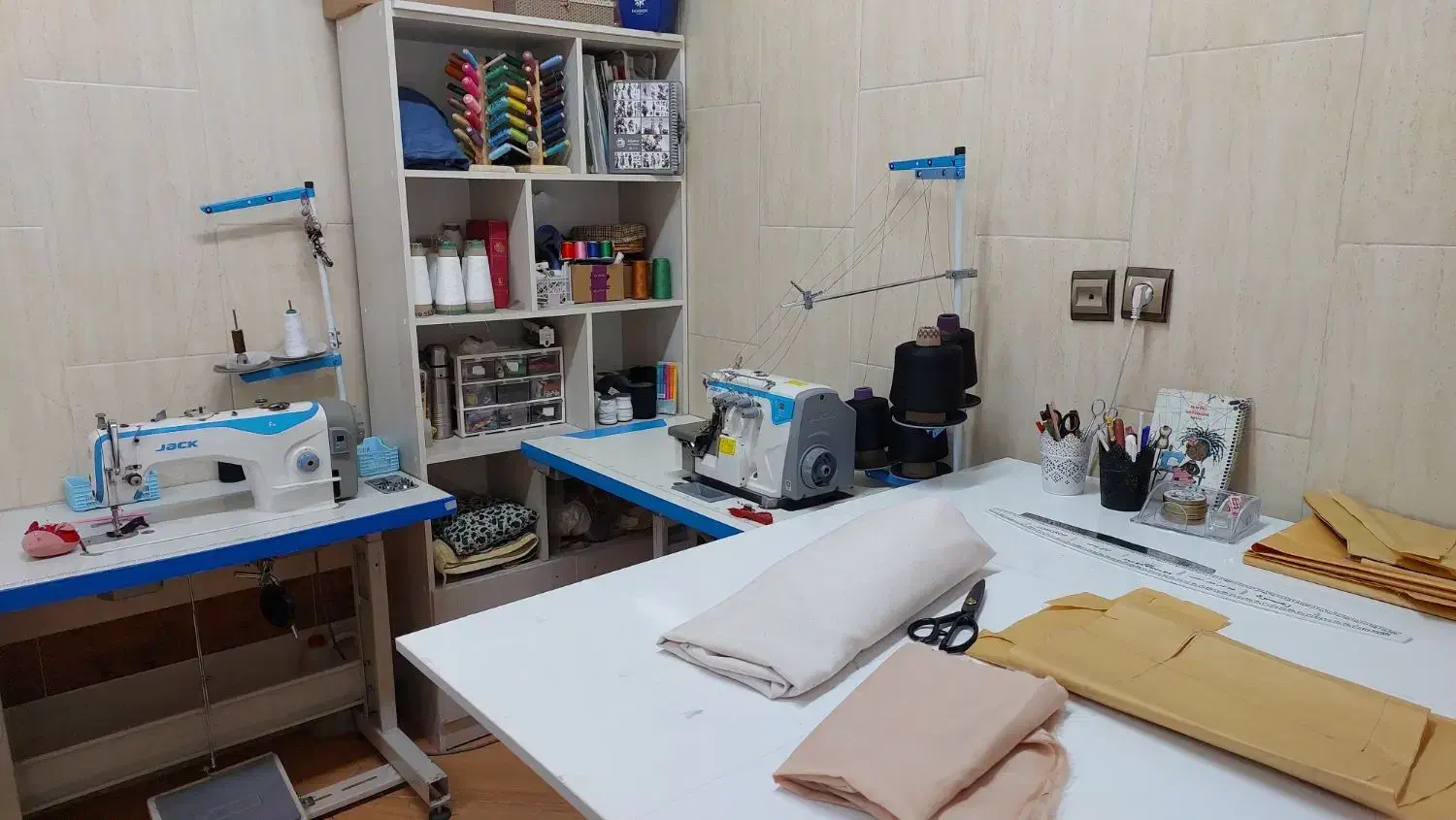 خیاط باتجربه مزون خانه دوخت بانوان|خدمات پیشه و مهارت|ری, سرتخت|دیوار