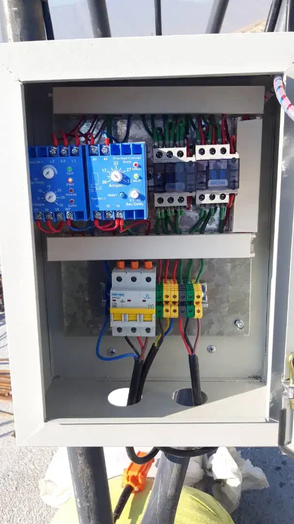 برق کار برقکارصنعتی ساختمان وسیم کشی تلفن کولرگازی|خدمات پیشه و مهارت|صدرا-فارس, فاز ۱|دیوار