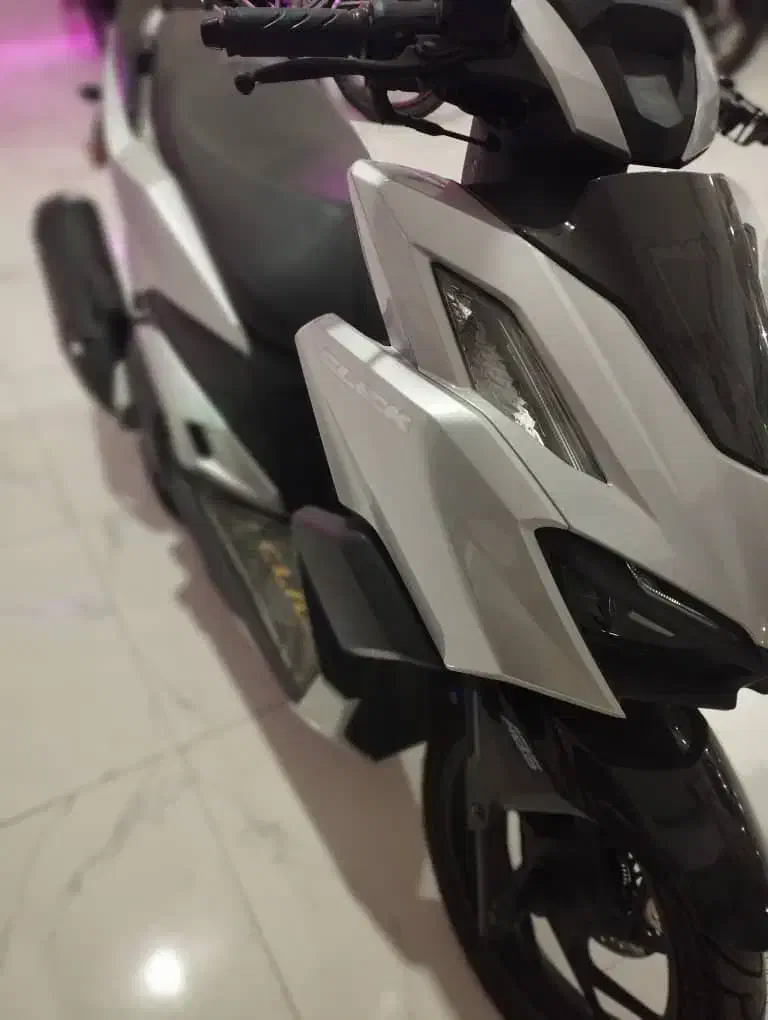 کلیک ۱۷۰ مدل ۴۰۲ در حد صفر|موتورسیکلت|اسلامشهر, شهرک لاله|دیوار