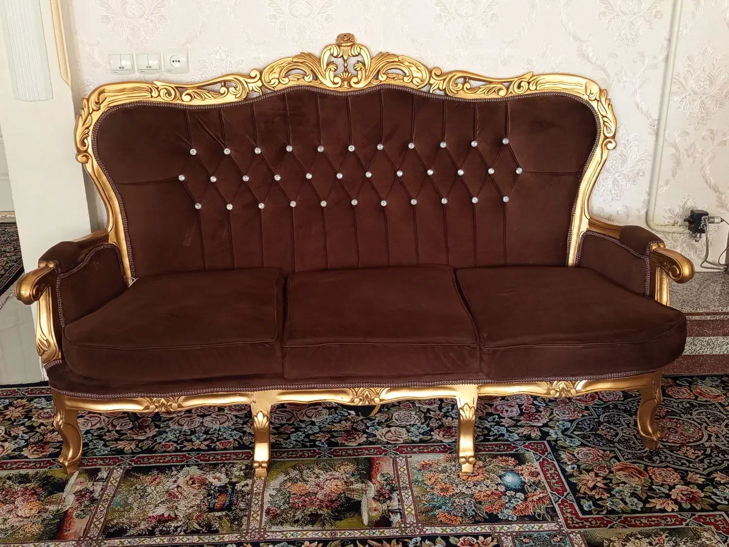 مبل سلطنتی۹نفره بسیار شیک جنس چوب گردو|مبلمان خانگی و میز عسلی|سبزوار, امیر کبیر|دیوار