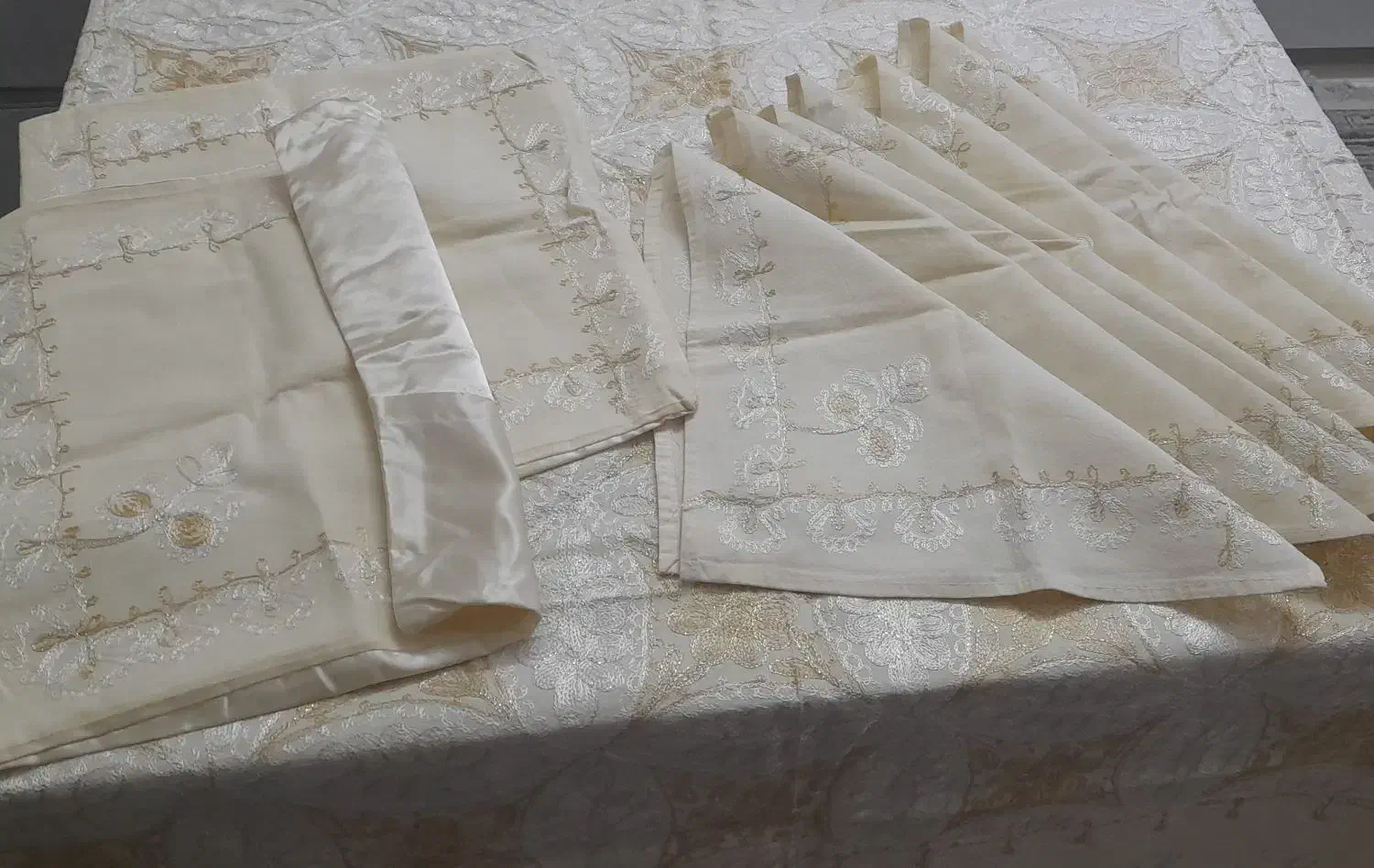 رومیزی|پرده، رانر، رومیزی|مشهد, دانشجو|دیوار