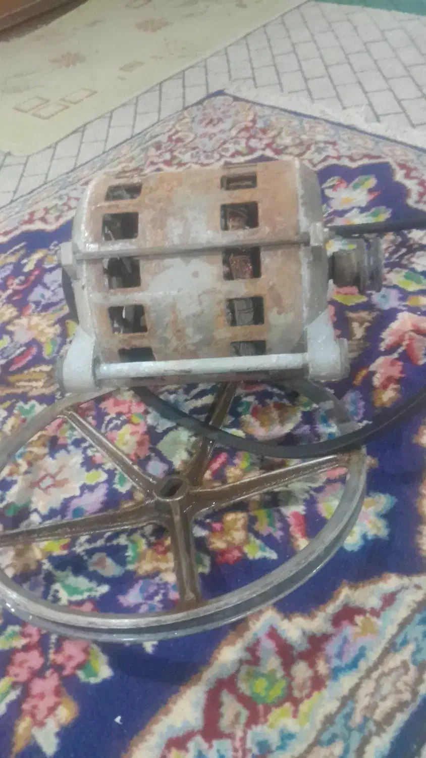 موتورایتالیایی تسمه و فولی بزرگ لباسشویی|ماشین لباسشویی و خشککن لباس|رودسر, |دیوار