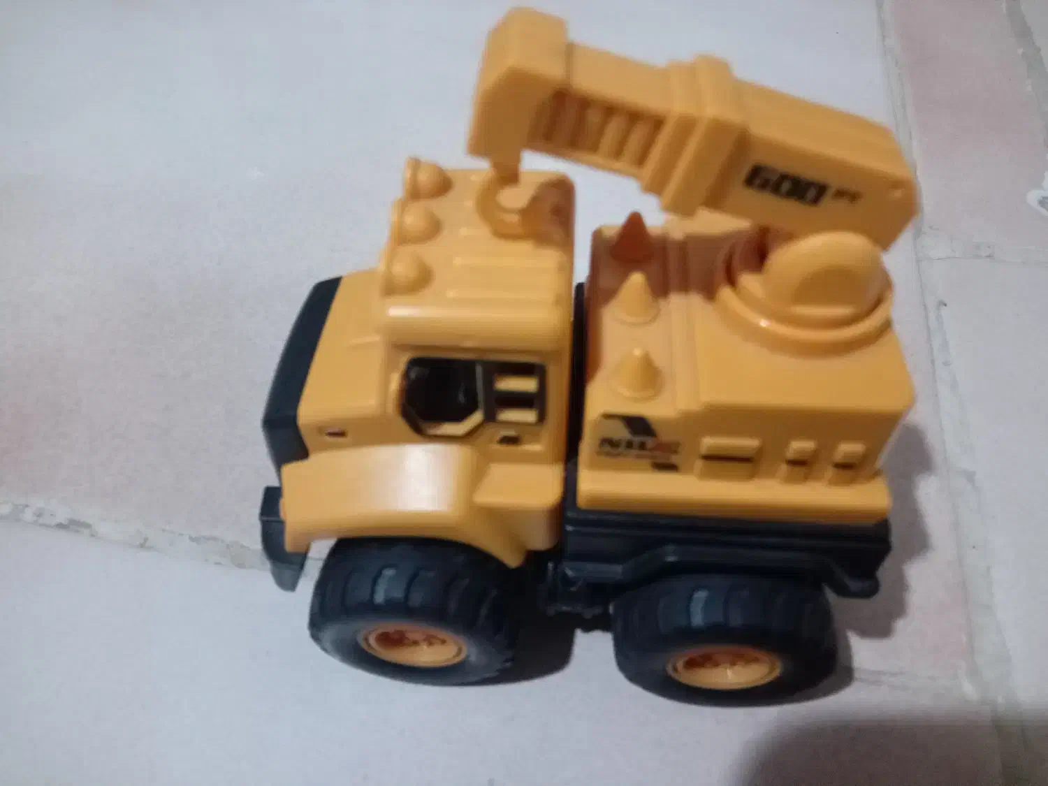 اسباب بازی|اسباب‌‌بازی|رباط‌کریم, رباط‌کریم|دیوار