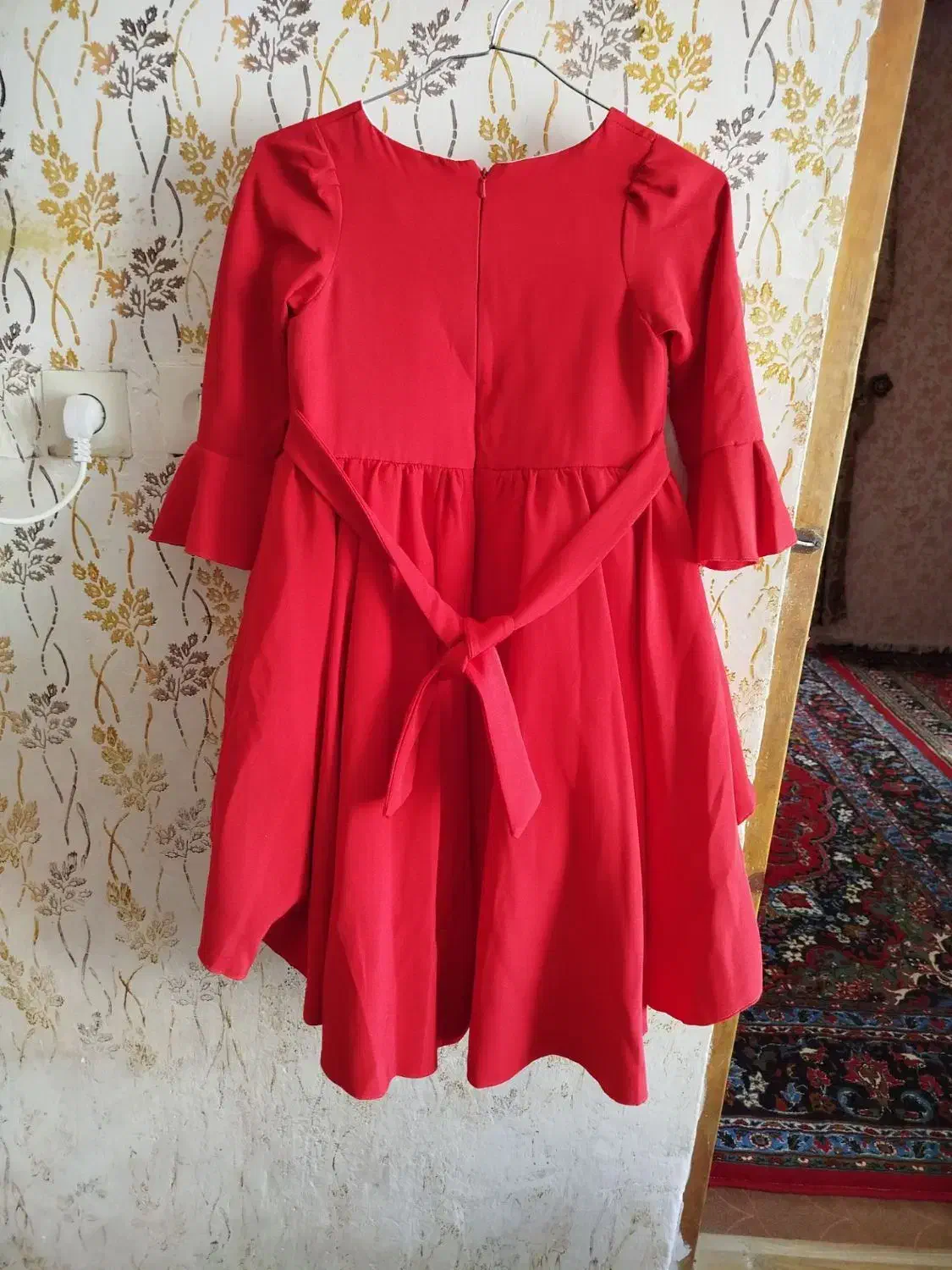 لباس مجلسی|لباس|کلاله, |دیوار