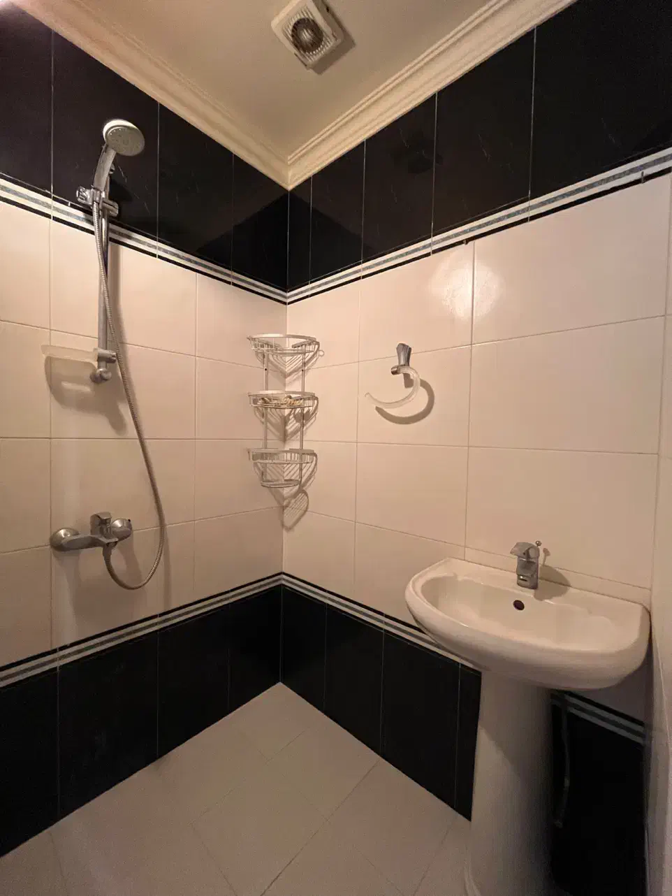 آپارتمان۱۳۵متر*۳خواب* ۲مستر*۲۴متری*فول مشاعات