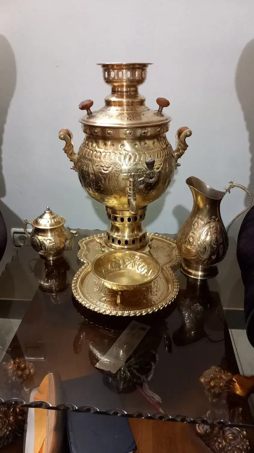 سماور زغالی برنجی ۶ لیتری قدیمی نو وزن بالای ۴کیلو|سماور، چای‌ساز، قهوه‌ساز|لاهیجان, کوی خزر|دیوار