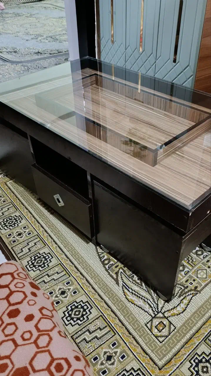 میز وسط همراه با چهار عدد میز عسلی کوچک|مبلمان خانگی و میز عسلی|قائمشهر, |دیوار