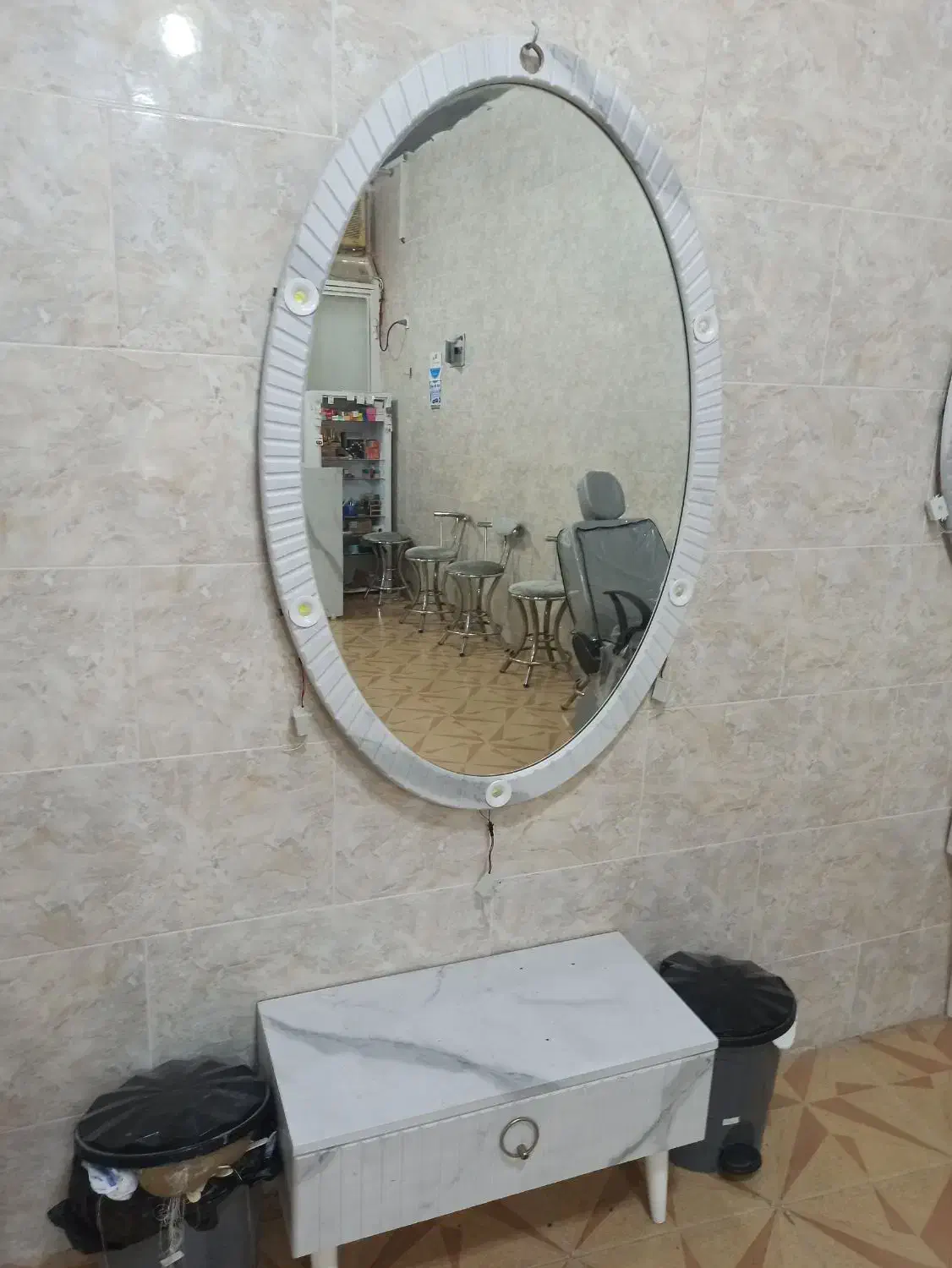 صندلی اصلاح آیینه|آرایشگاه و سالنهای زیبایی|بندر کنگان, |دیوار