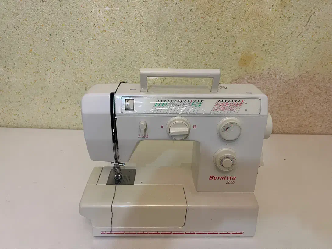 چرخ خیاطی با میز کار|چرخ خیاطی و ریسندگی|سنندج, |دیوار