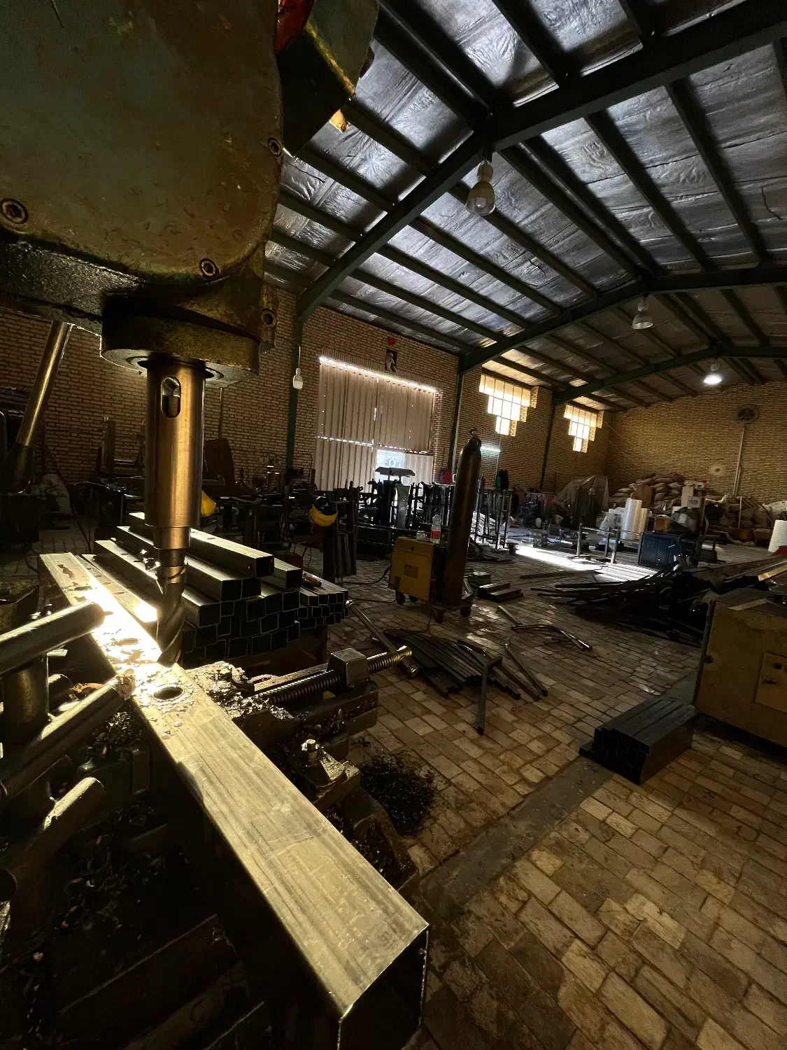 استخدام جوشکار و کارگر ساده|استخدام صنعتی، فنی، مهندسی|دامغان, |دیوار